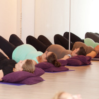 zwangerschapsyoga - Diemilla praktijk – Khadija Stubbe